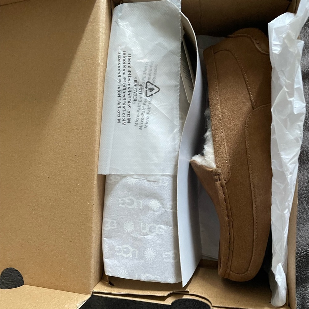 UGG size 6 loafers/slippers